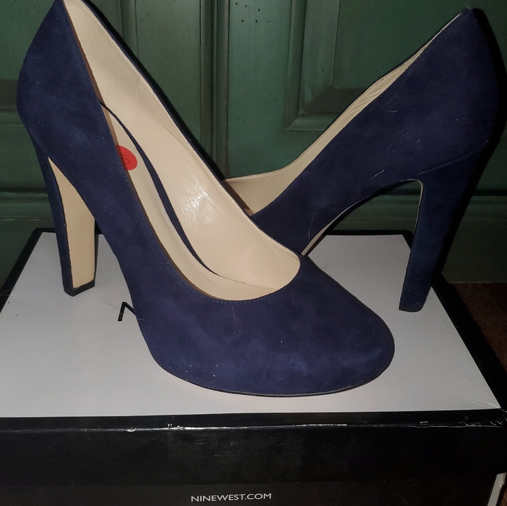 💙 Nine West Pumps